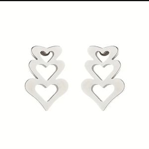 🩶🩶NEW🩶🩶ADORABLE!! Triple Haert Stainless Steel Stud Earrings in SILVER